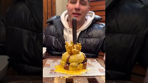 CEL MAI SCUMP BURGER VS BURGERUL OGURITA MICA #oguritamica #mancaciosul #mancare #food