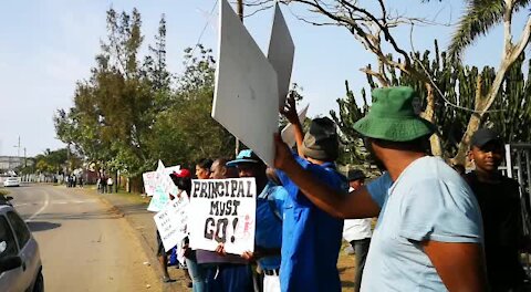 SOUTH AFRICA - Durban - Daleview Secondary school parents protest (Videos) (2ZD)