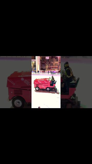 Montréal Ice resurfacer busy work