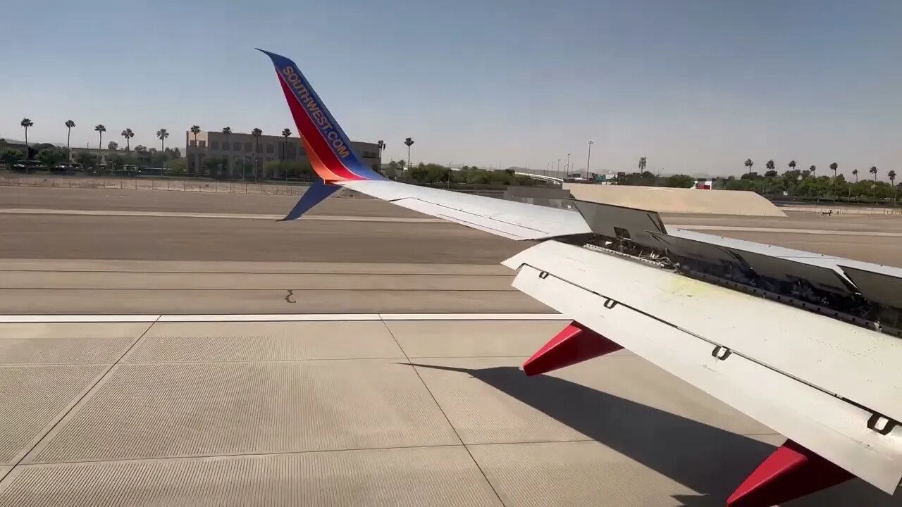 Southwest Airlines Boeing 737-700 Landing Las Vegas 5/29/2022 (4K)