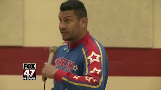 Globetrotter visits kids at Beekman