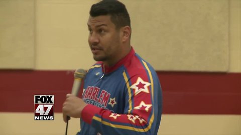 Globetrotter visits kids at Beekman