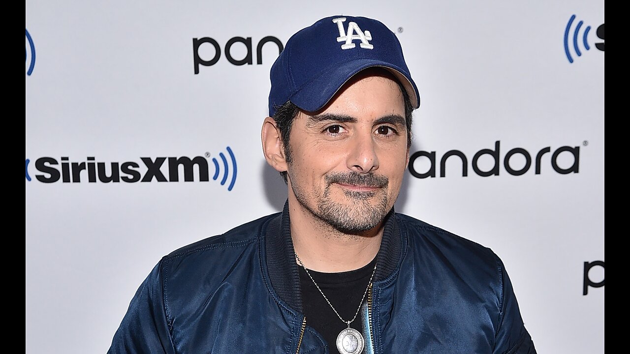Brad paisley is butt hurt over tweet