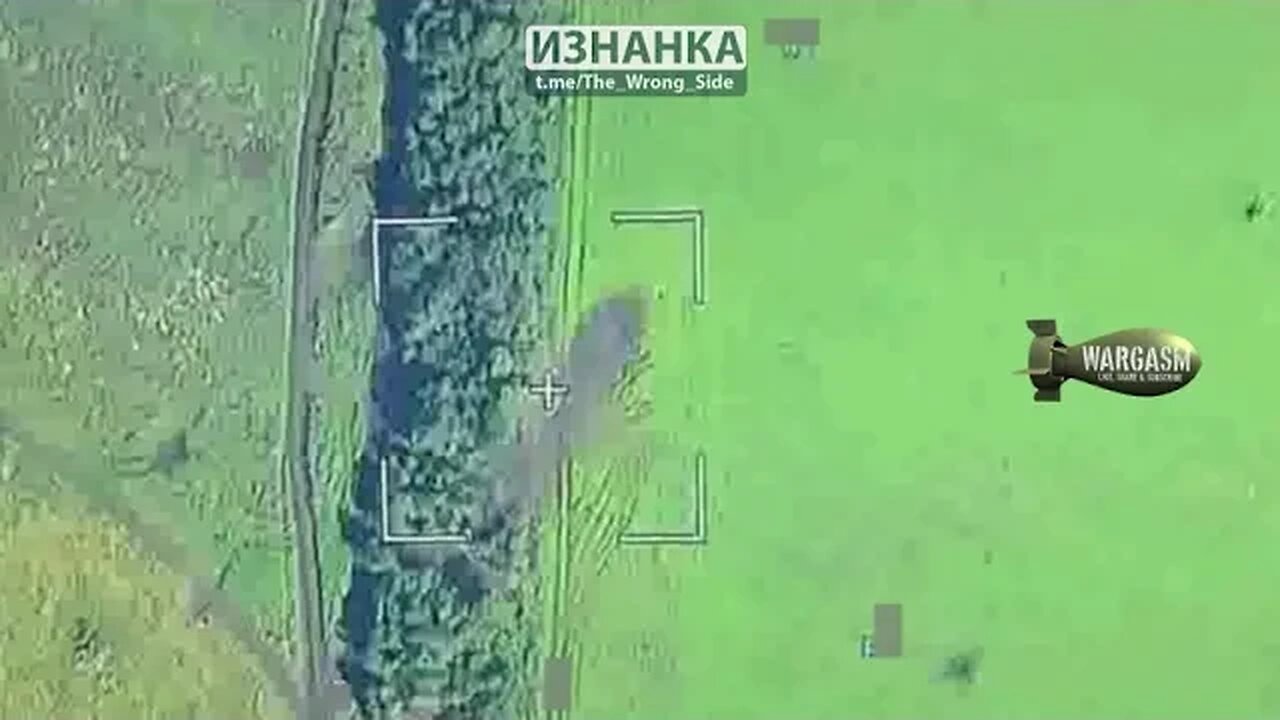 Ukrainian M777 howitzer explodes from artillery hit near Bakhmut