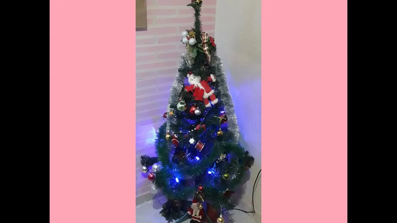 Árvores de Natal estilizadas trabalho desse ano feitas por mim com muito carinho.