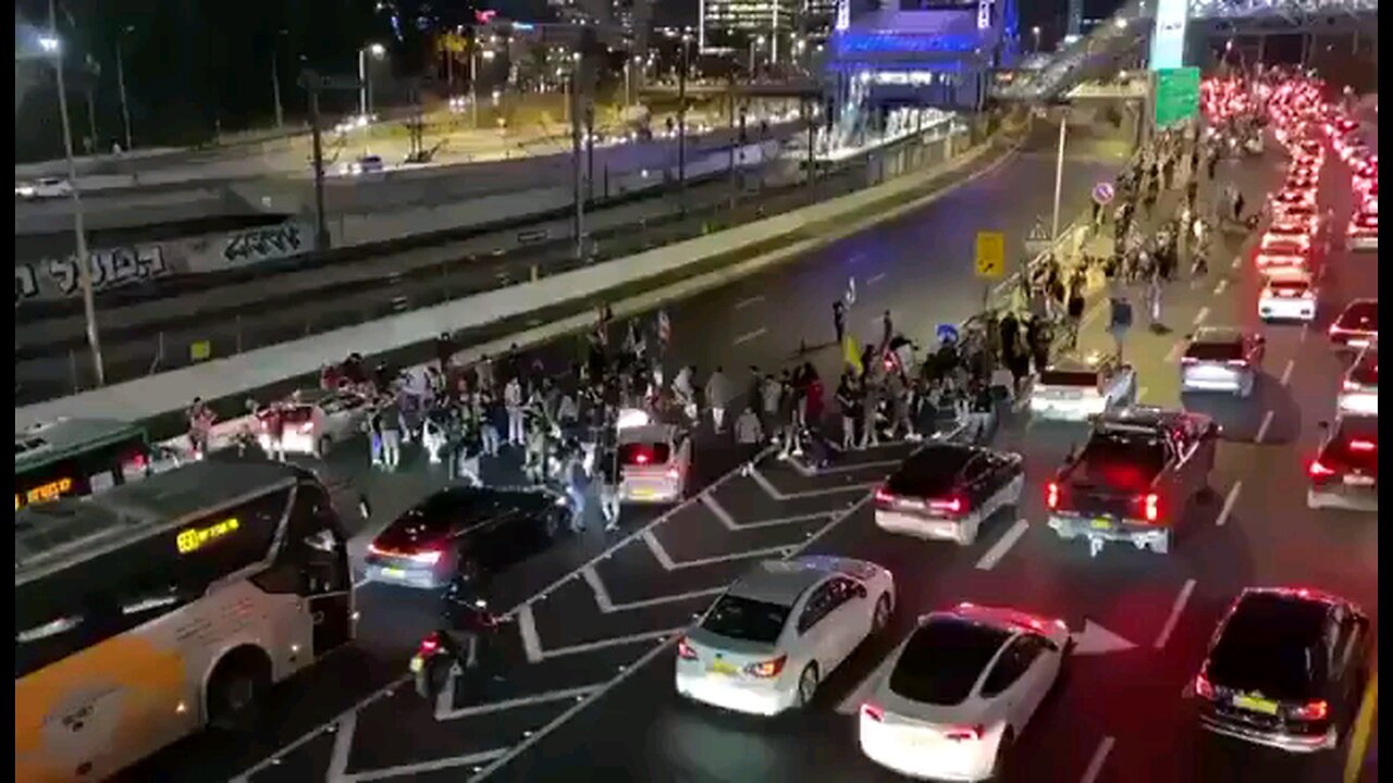 BREAKING: ISRAELIS BLOCKING ROADS AFTER GALLANT FIRED CIVIL WAR IN ISRAEL