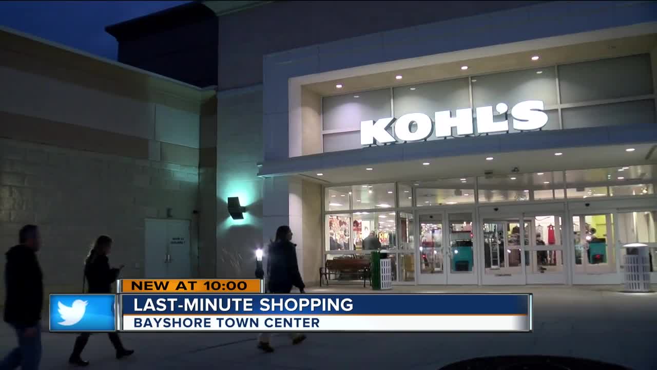 Local shoppers stock up on last-minute Christmas gifts
