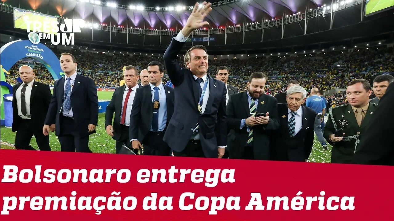 Após título da Copa América, Bolsonaro vai ao gramado do Maracanã participar de cerimônia