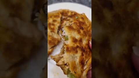 3 easy steps to a tasty calzone | @the_sundas_blog on IG🤩🍕 #shorts