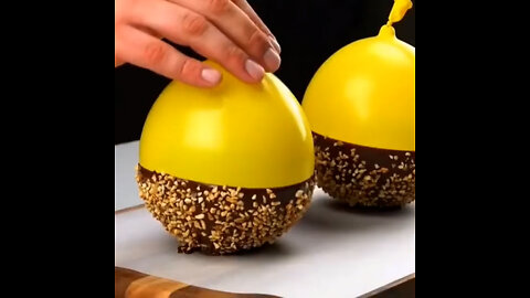 Delicious dessert using balloon (luxury restaurant recipe)