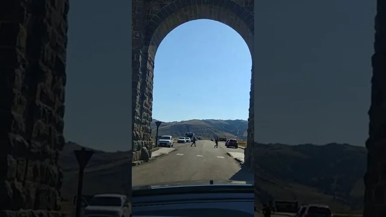 Yellowstone Roosevelt Arch in the morning