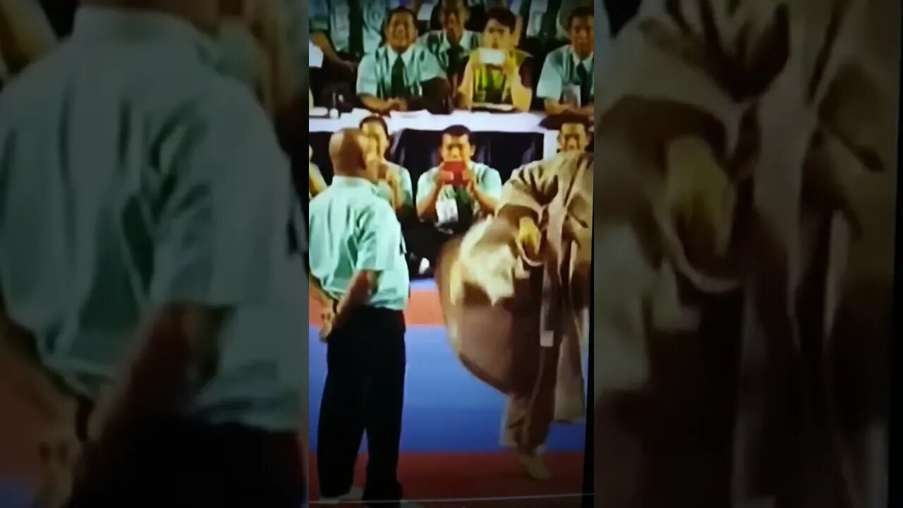 Grand Master Shin Chul Kang Leg Control Over Referee #taekwondo #grandmaster #viral #martialarts