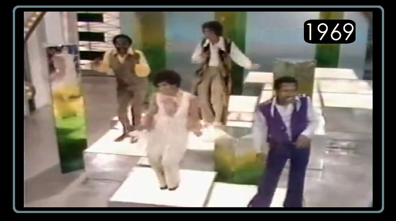 >> The Friends of Distinction • Going in Circles+Grazin' in the Grass • (1969) -Flip Wilson-