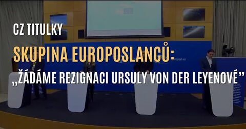 Skupina europoslanců žádá rezignaci předsedkyně Evropské komise (CZ TITULKY)