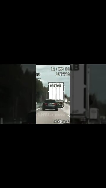 Brutal Audi RS6 vs unmarked Swedish Police