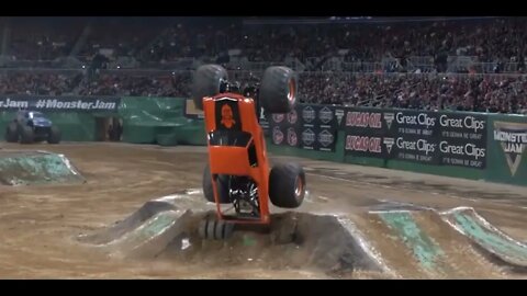 MONSTER JAM = SEE WHAT HAPPENS DURING THE VIDEO = Léo Sócrates