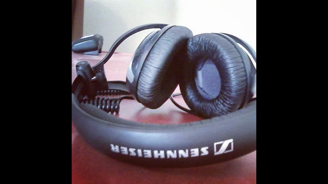 SENNHEISER HD 380 Pro headphones