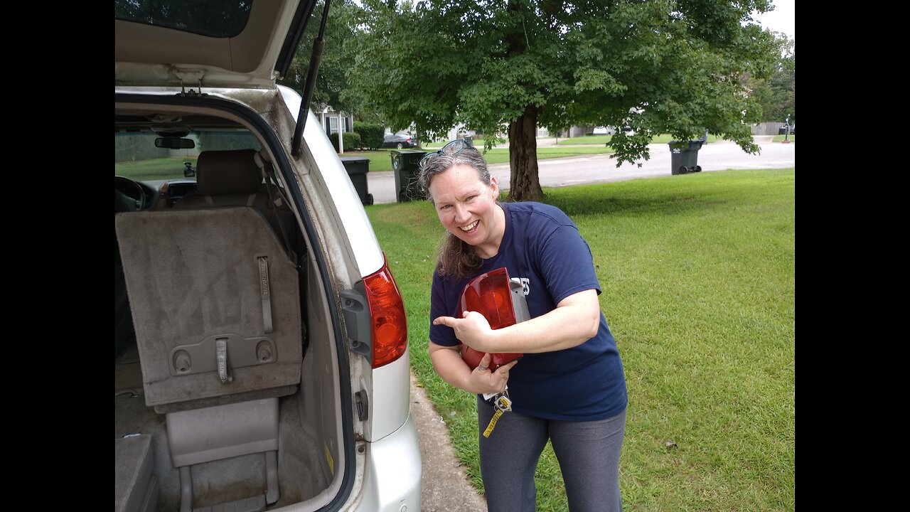 Changing a 2008 Toyota Sienna Brake Light Assembly