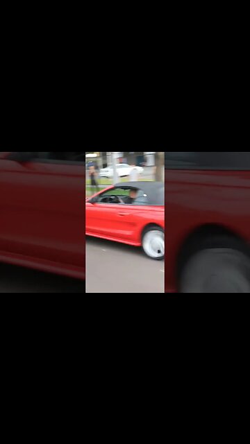 Ford Mustang acelerando