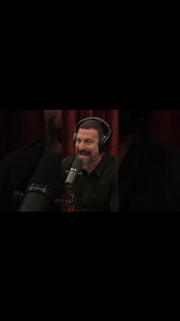 Huberman on Why he takes NMN not NR! #longevitysupplements #antiagingsupplement #renuebyscience