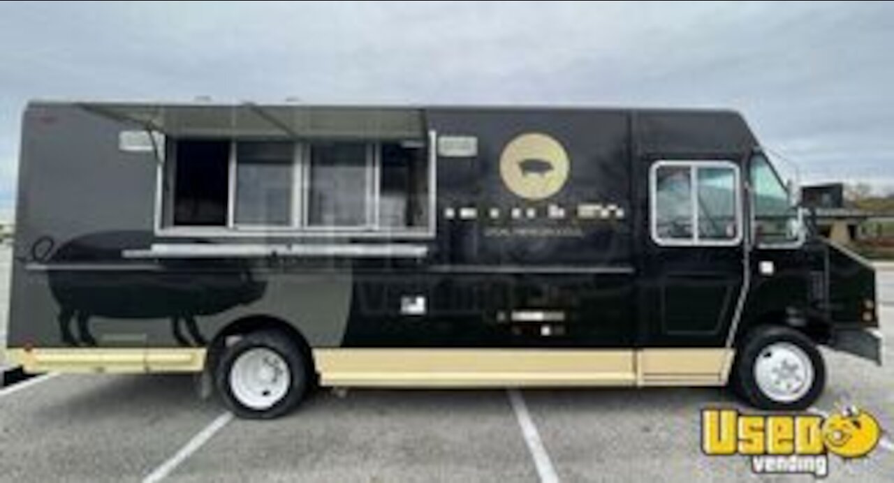 2009 Freightliner Workhorse 27' Mobile Kitchen Food Truck for Sale in Missouri