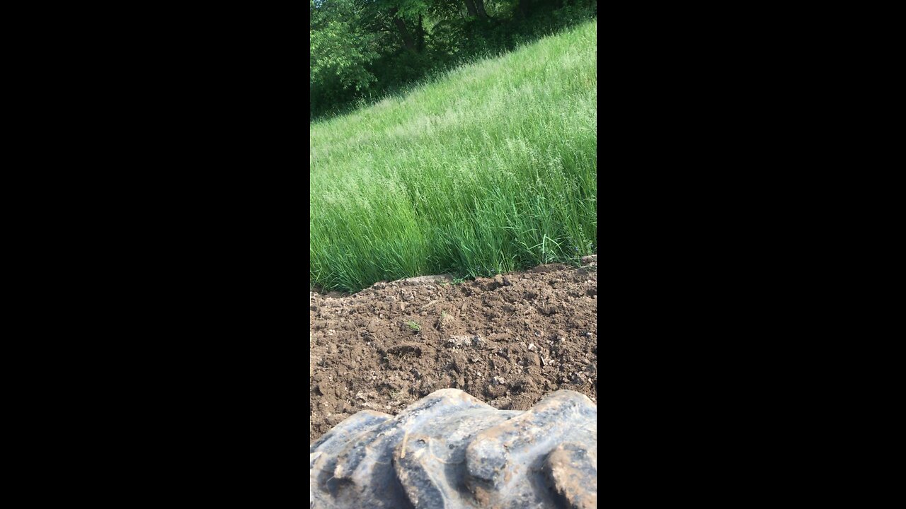 Farmall 400 pulling jon deer disk