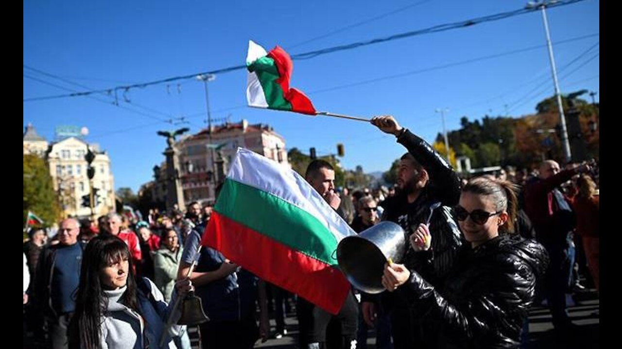 Una manifestación contra las medidas covid 19 bloquea el centro de Sofia