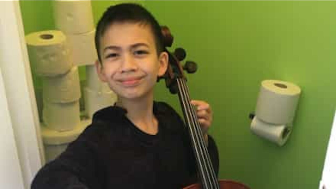Défi du papier toilette: ce jeune violoncelliste impressionne