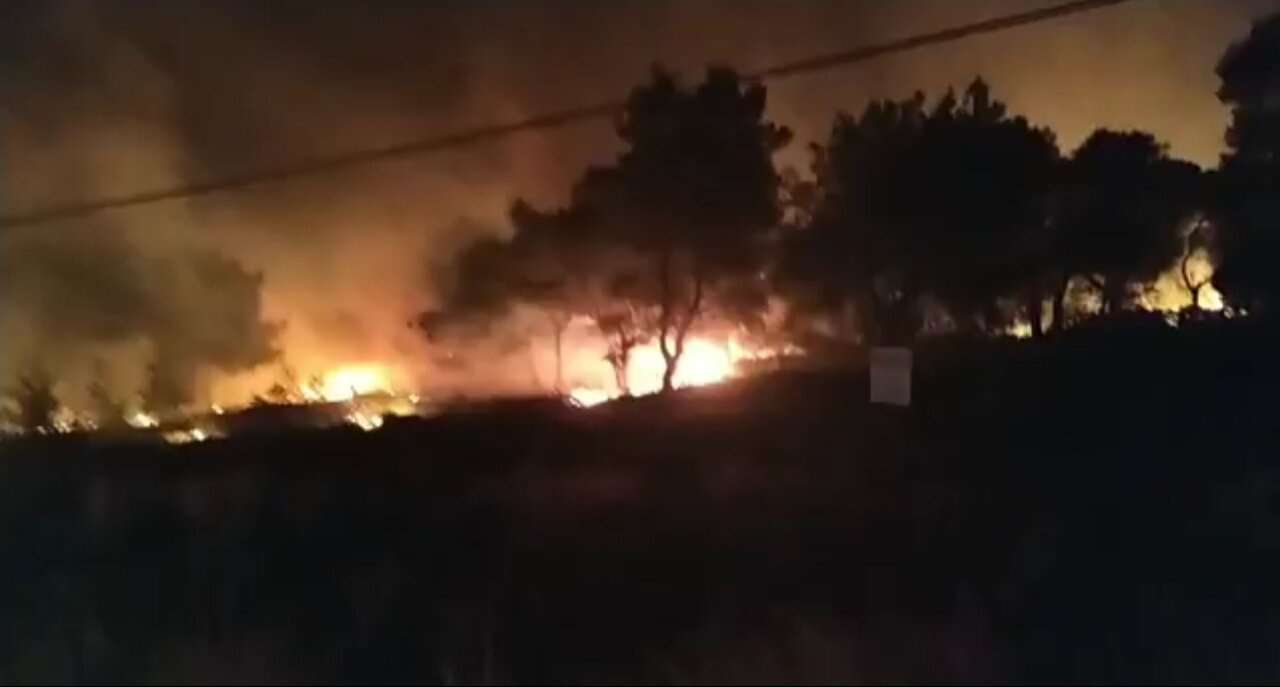 Φωτιά Λουτράκι