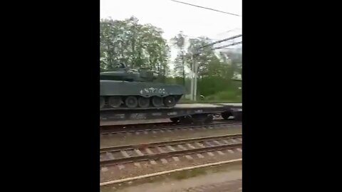 A train with new Т-80В tanks at a station in Moscow, on its way to Ukraine