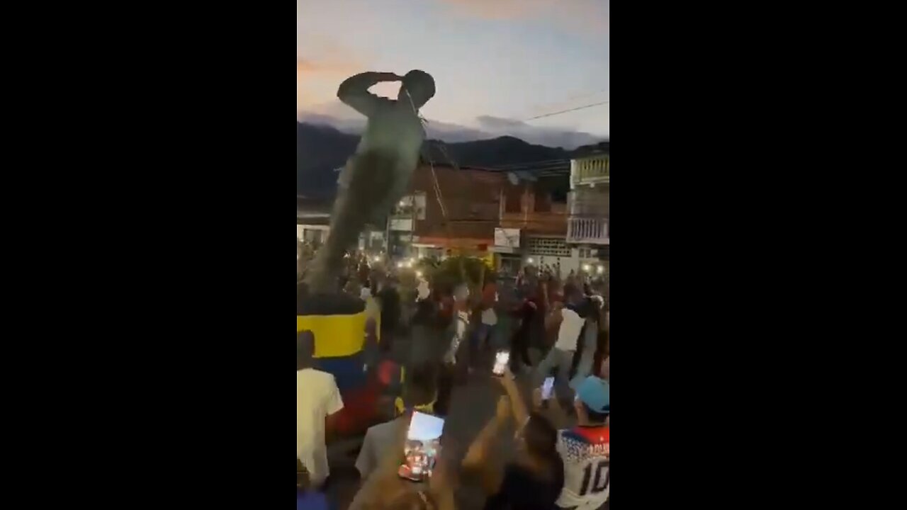 Venezuelan people have begun to destroy statues of dictator Hugo Chavez