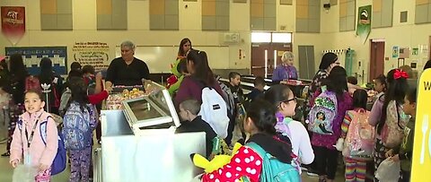 Las Vegas schools celebrate first week of free breakfast