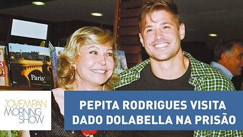 Pepita Rodrigues visita o filho, Dado Dolabella, na prisão