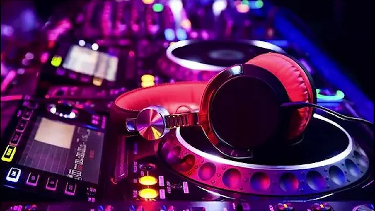 Summer Vibes: Hottest DJ Remixes for the Beach Party