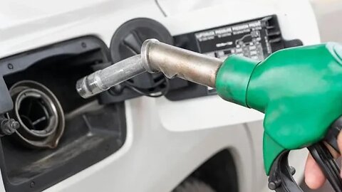 Combustível superior ao desarme da bomba pode ocasionar problemas mecânicos e danifica pintura.