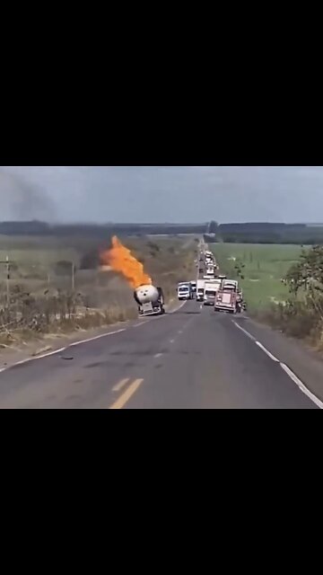 GAS TRUCK EXPLODES🛣️🔥🚙💥🚛💥⛽️🔥🚒👨‍🚒📸DURING ROAD BLOCK🛣️💥🚛💥⛽️💫