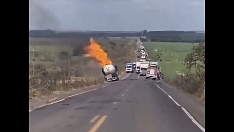 GAS TRUCK EXPLODES🛣️🔥🚙💥🚛💥⛽️🔥🚒👨‍🚒📸DURING ROAD BLOCK🛣️💥🚛💥⛽️💫