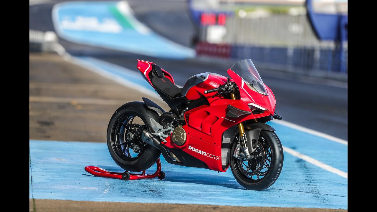 Ducati Panigale V4 exhaust sounds