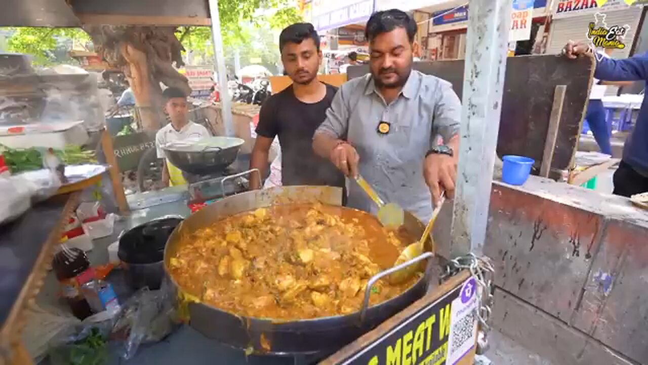 Mukherjee Nagar Chacha Bhatija Selling Cheapest Tawa Chicken Rs. 70/- Only I Delhi Food Tour