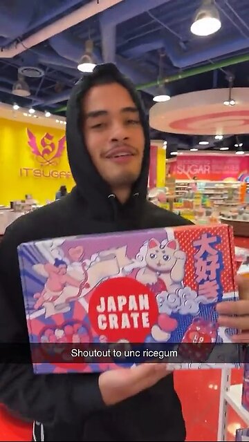 Sneako buys a gift for RICEGUM