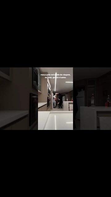 dever acha que a gente não bate bem da cabeça