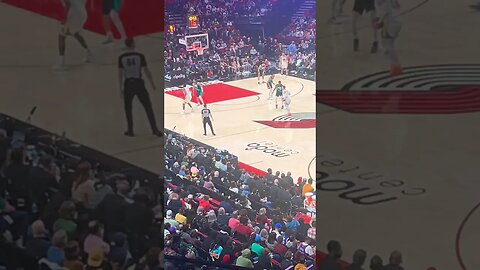 Steph Curry AND 1. Give and Go, lethal Backdoor Cut vs Trailblazers 2023. Pass from Draymond Green. Final game of regular season. In Stadium #YoutubeShorts