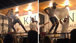 Restaurant employee shows off his epic dance moves