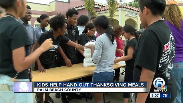 Palm Beach Harvest teams with students to distribute free meals