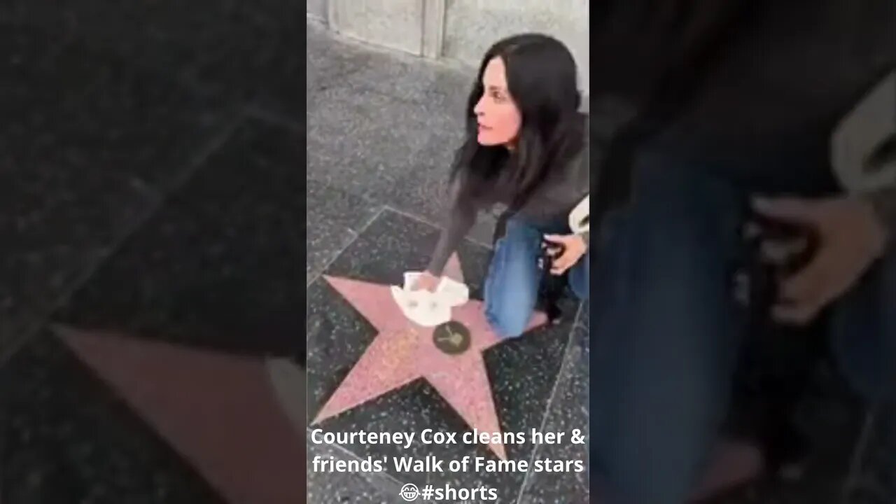 Courteney Cox cleans her & friends' Walk of Fame stars #shorts #courteneycox