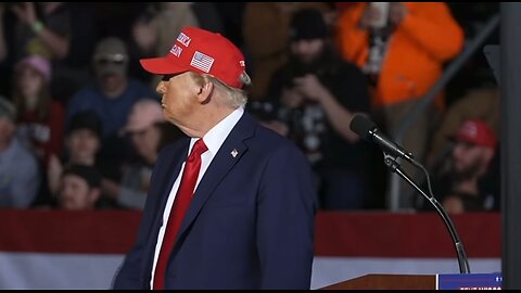 STUPID WRONG PICTURE! Trump fails performance at Juneau WI rally