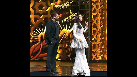 iifa award show. Sara ali Khan ne salman Khan ko bhai kaha