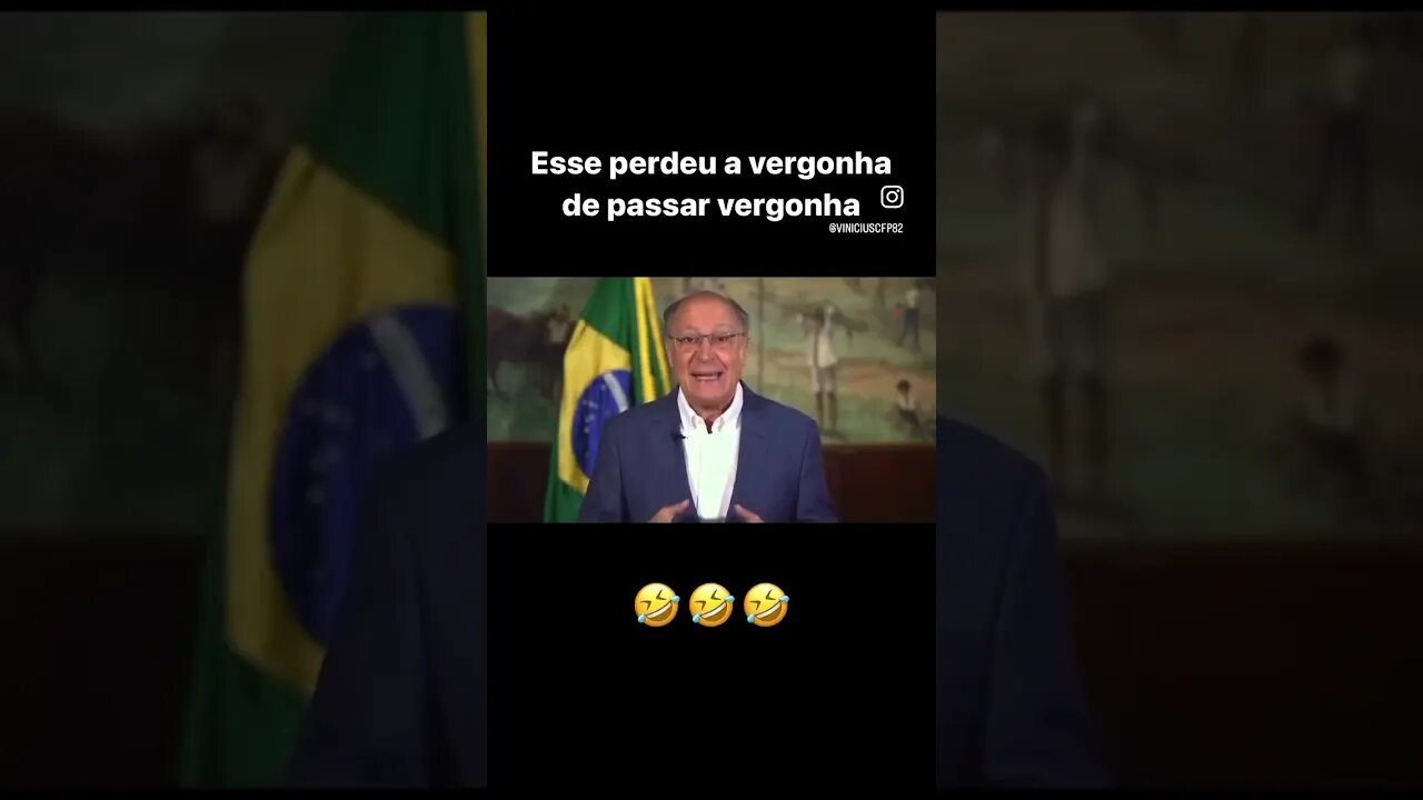 Esse perdeu a vergonha de passar vergonha.
