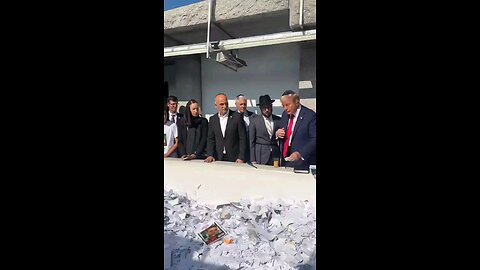 Trump acting like a Zionist Israeli jew.