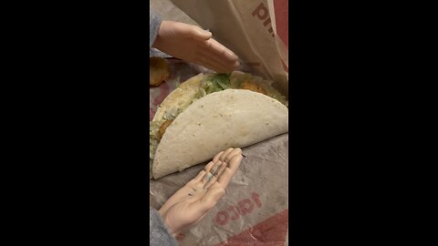 Taco Thursday? Why yes says SPH. #funny #funnyvideos #tinyhands #tacojohns #tacothursday